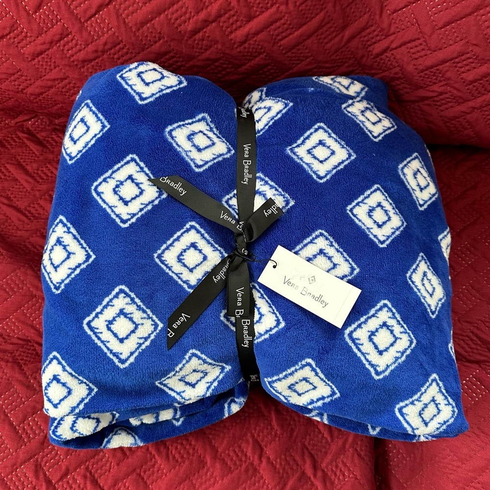 Vera Bradley Oversized Throw‎ Royal Blue White Blanket Geo Fleece 94” X 66” NWT